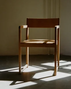 Armrest Chair 01