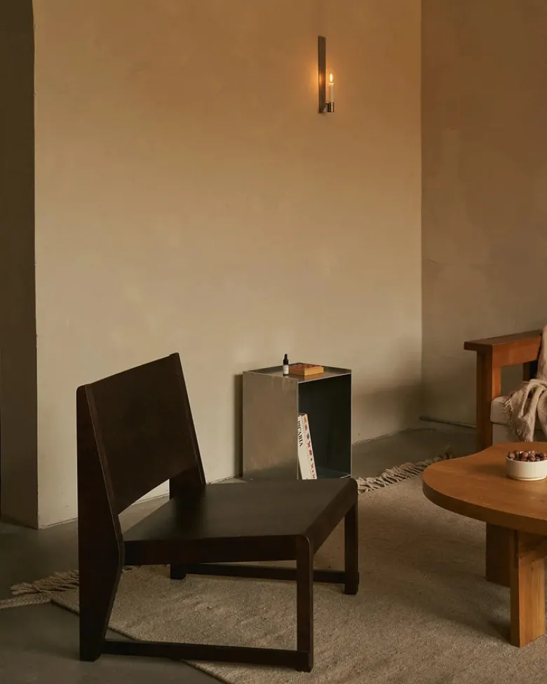 Easy Chair 01