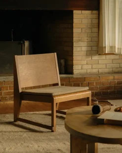 Easy Chair 01