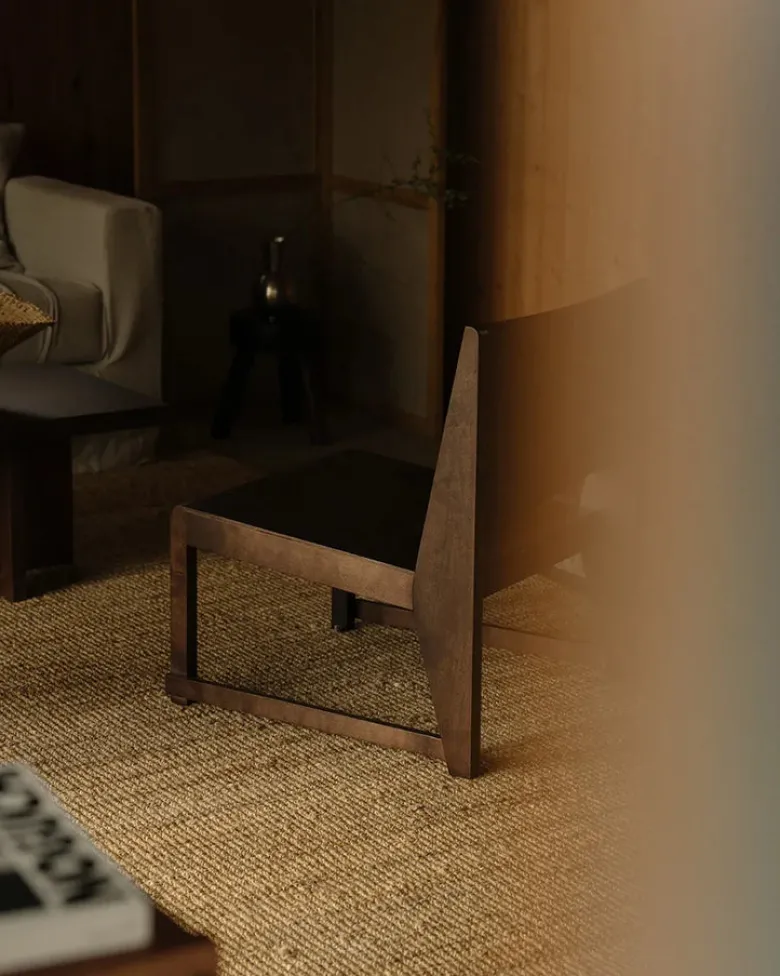 Easy Chair 01