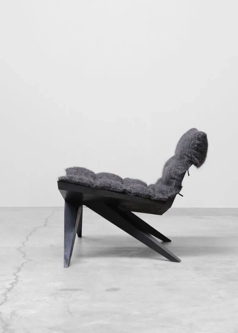 V-easy chair